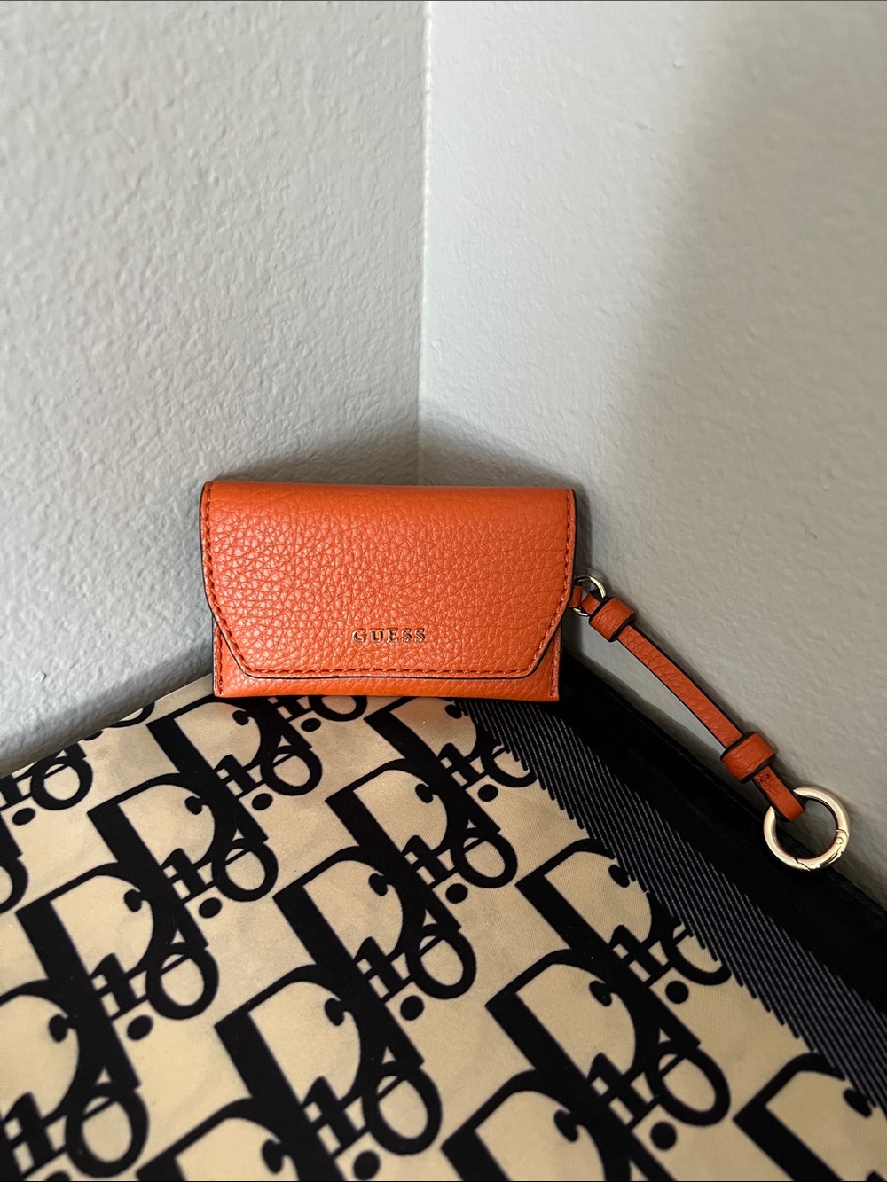 Card holder - guess